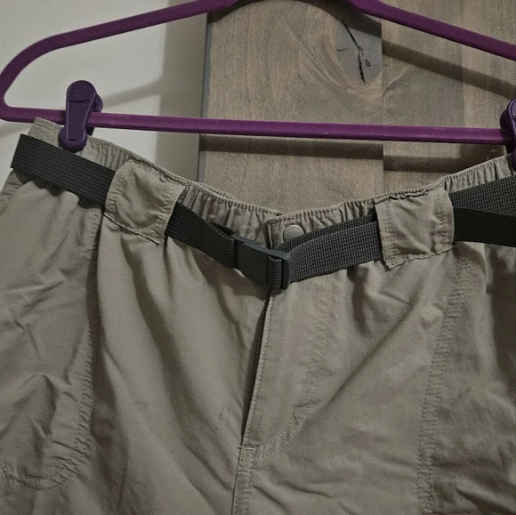 Columbia Sandy River II Cargo shorts color tusk. Size large - Picture 11 of 14